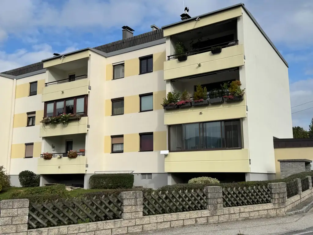 Familienwohnung mit viel Platz!