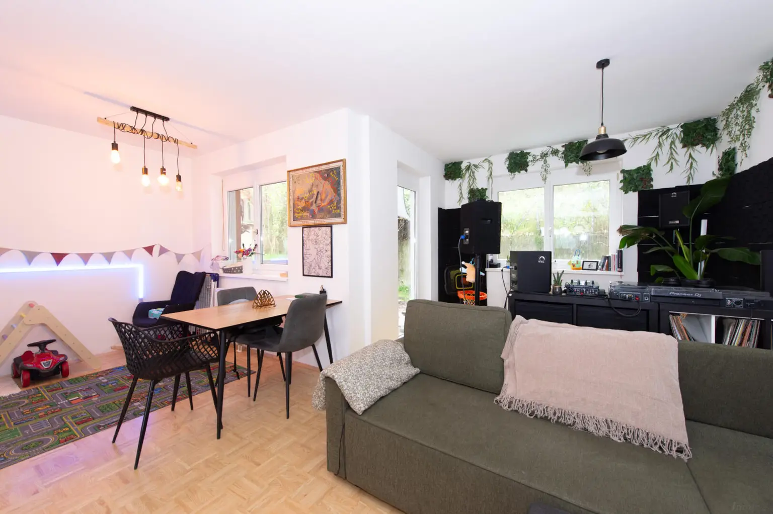 Reihenhaus mit Garten, Terrasse und durchdachtem Grundriss – stilvoll wohnen am Stadtrand von Graz