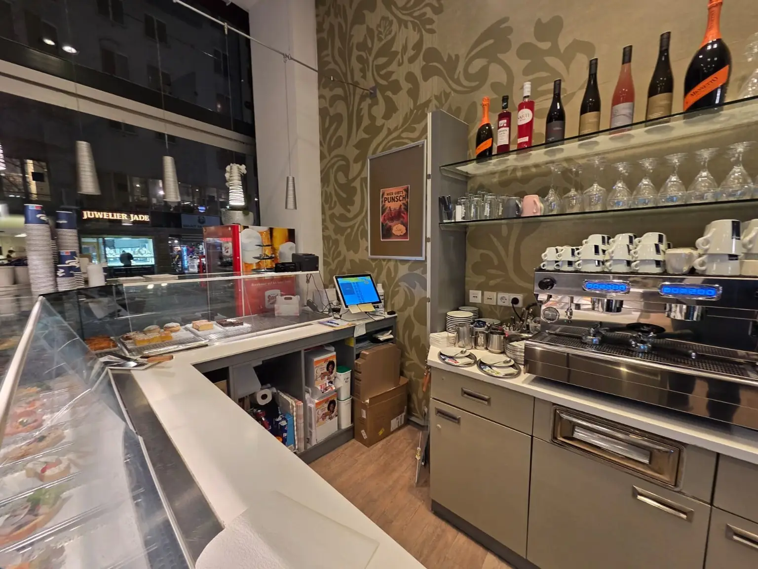 TOP GASTROFLÄCHE MIT GROSSEM GASTGARTEN IN FUSSGÄNGERZONE GASTROTEL IMMOBILIEN