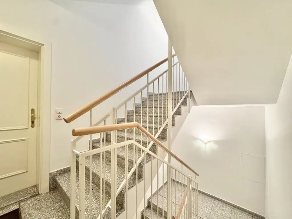 Helles, vollmöbliertes Studio in Ober St. Veit | Garagenstellplatz im Haus