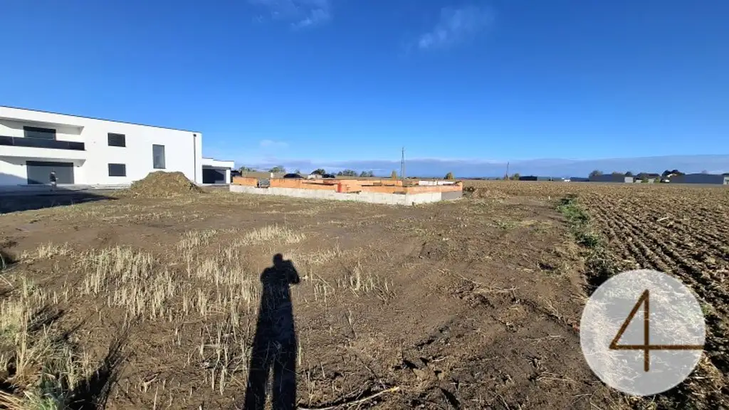 Baugrund mit Bodenplatte für Bungalow oder Doppelhaus