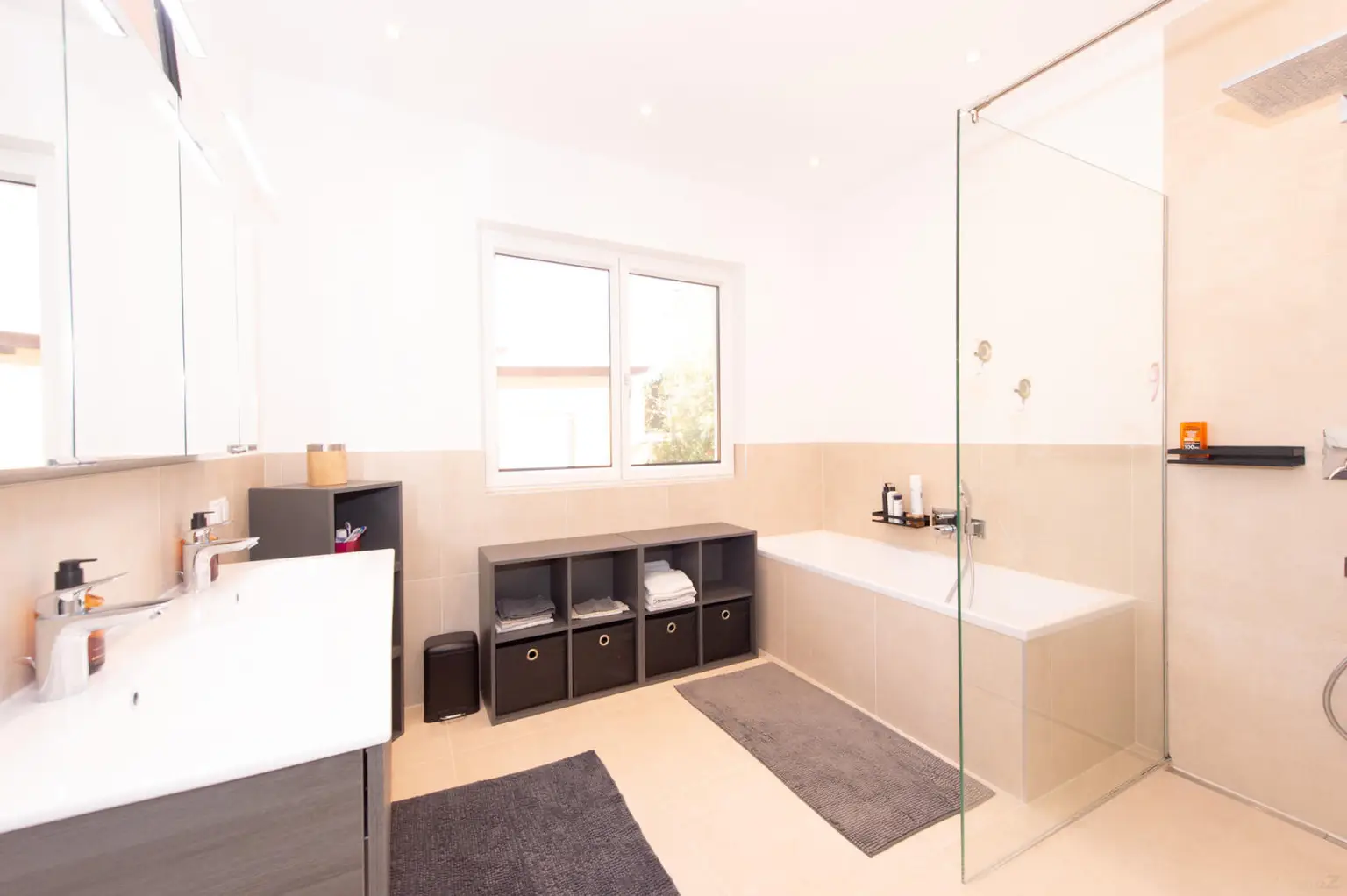 Stylisches Zuhause in Hart bei Graz – modern, bezugsbereit & neuwertig vollmöbliert