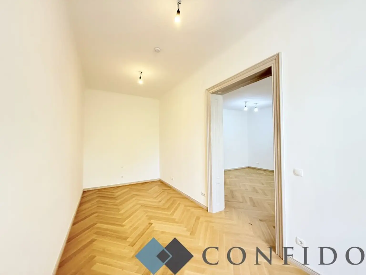 AM HEUMARKT - Traumhafte 4 Zimmer Altbauwohnung in großartiger Lage!