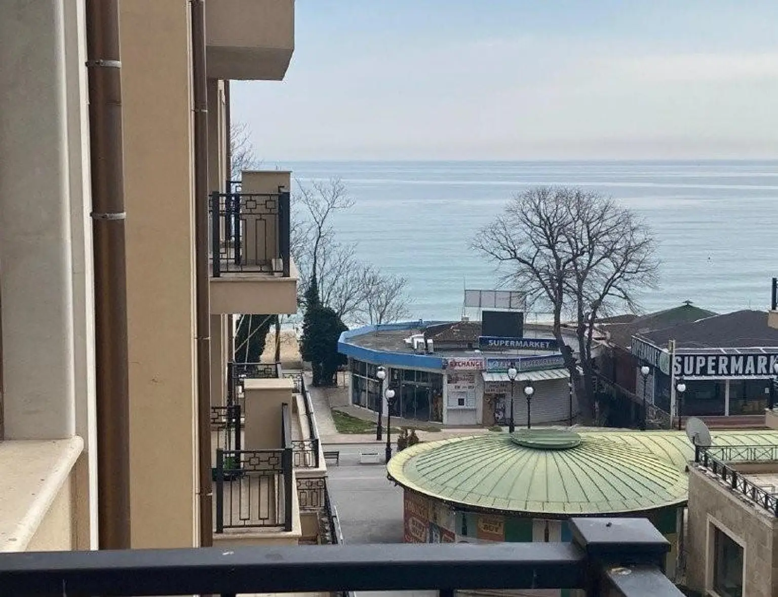 6 Balkonblick zum Meer BG