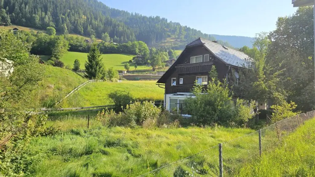 Mehrfamilienhaus mit schönem Grundstück. Zu Fuß zur Therme und zum Skilift - Bad Kleinkirchheim.