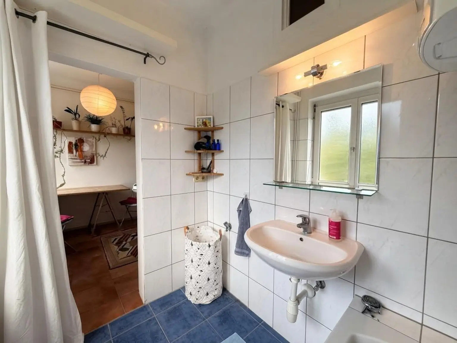 Badezimmer mit Badewanne