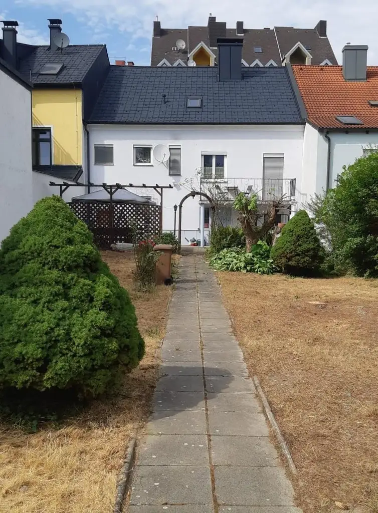 EIN ZUHAUSE MIT FREIRAUM - WOHNHAUS MIT GROSSEM GRUNDSTÜCK