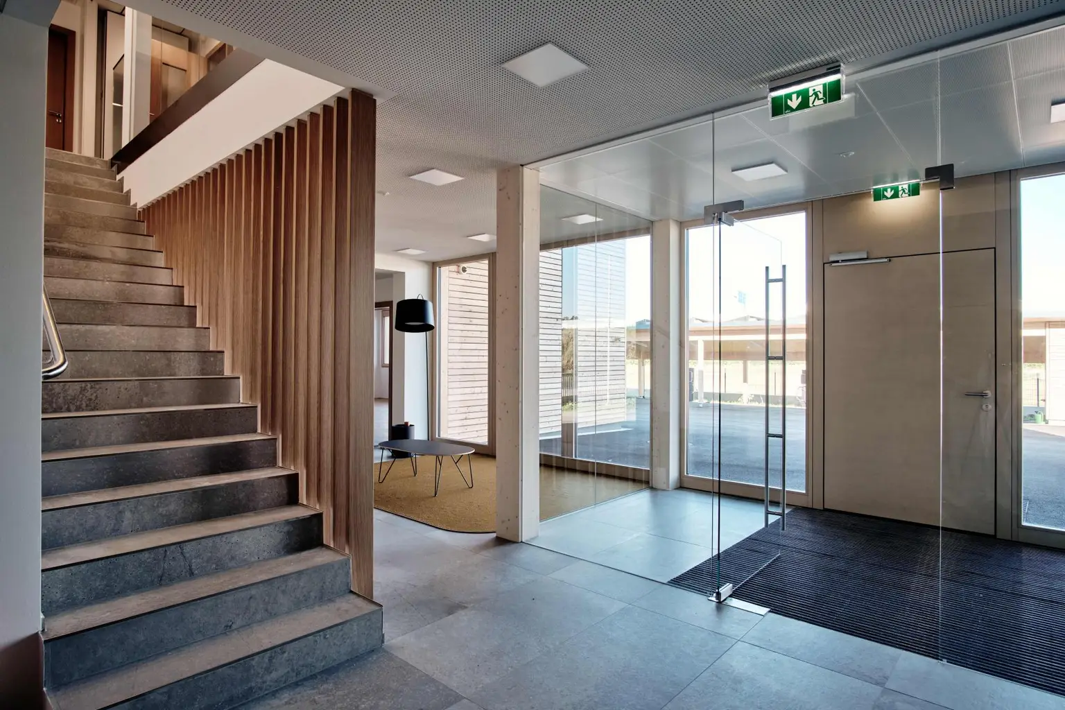 HI TECH BETRIEBSGEBÄUDE