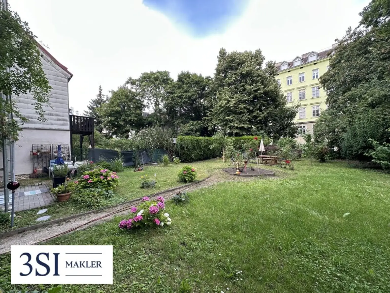 Teilsanierte 2-Zimmer-Altbauwohnung im Herzen des 7. Bezirks – in Top-Lage direkt bei der Burggasse