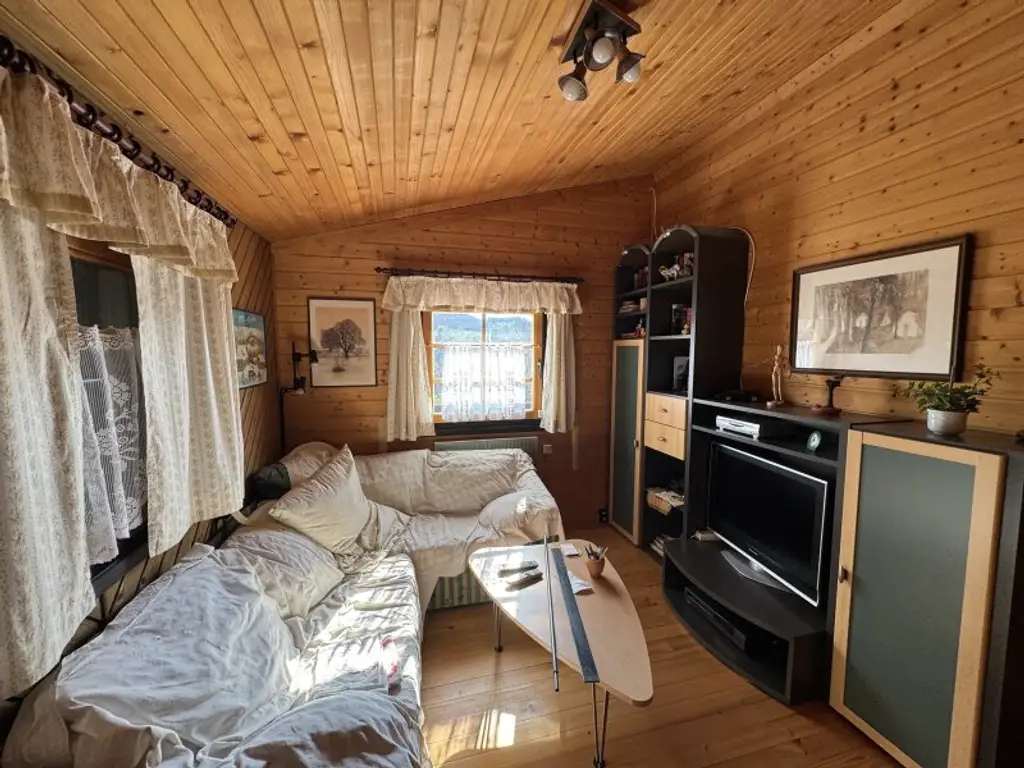 Sonniges Blockhaus mit Pool, Balkon & Gartenidylle in Sollenau