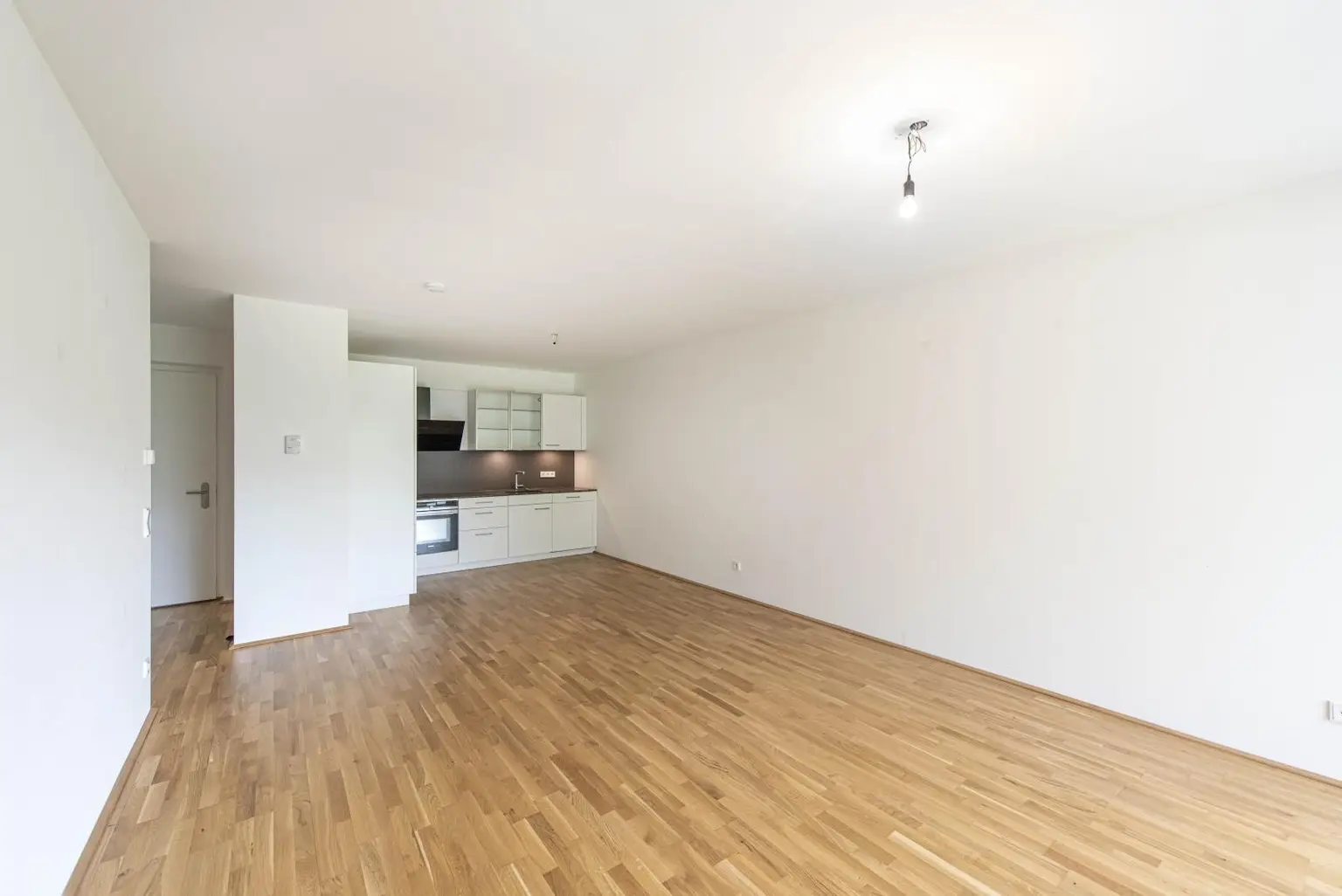 ...2 Zimmerwohnung in TOP LAGE mit süßem Eigengarten...