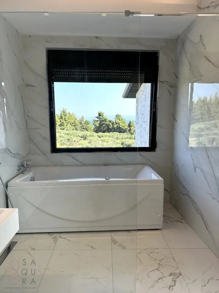 Mediterranes Luxusleben mit Meerblick – Dreistöckiges Haus mit hohem Renditepotenzial