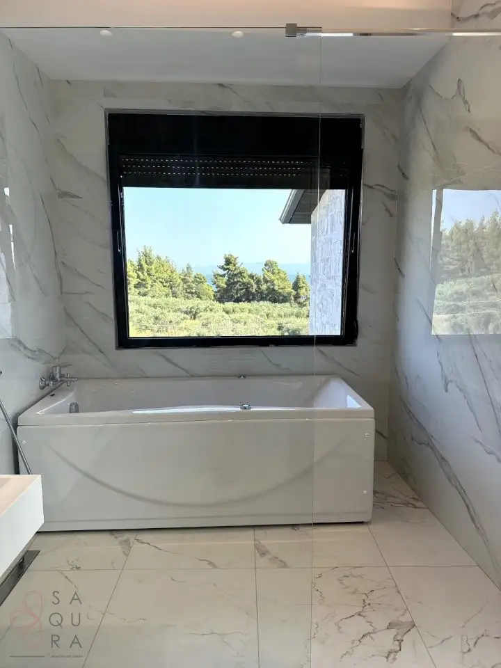 Mediterranes Luxusleben mit Meerblick – Dreistöckiges Haus mit hohem Renditepotenzial