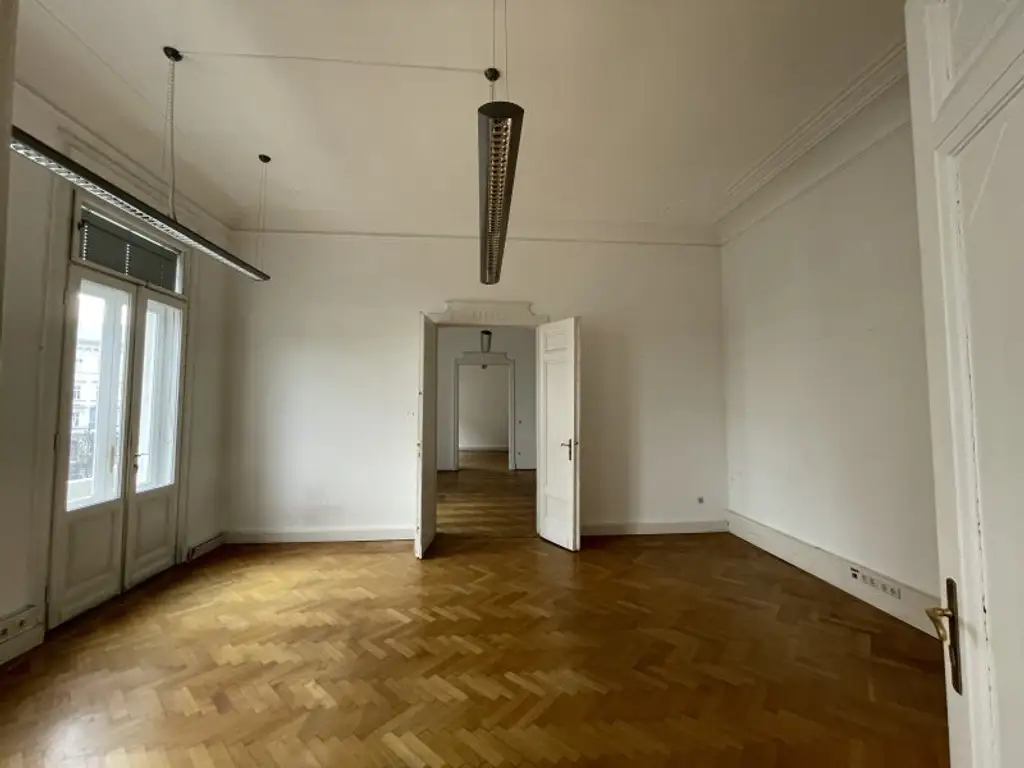SANIERTES TOP-BÜRO -- ETAGE MIT 468 m² IN PALAIS AM SCHWARZENBERGPLATZ!