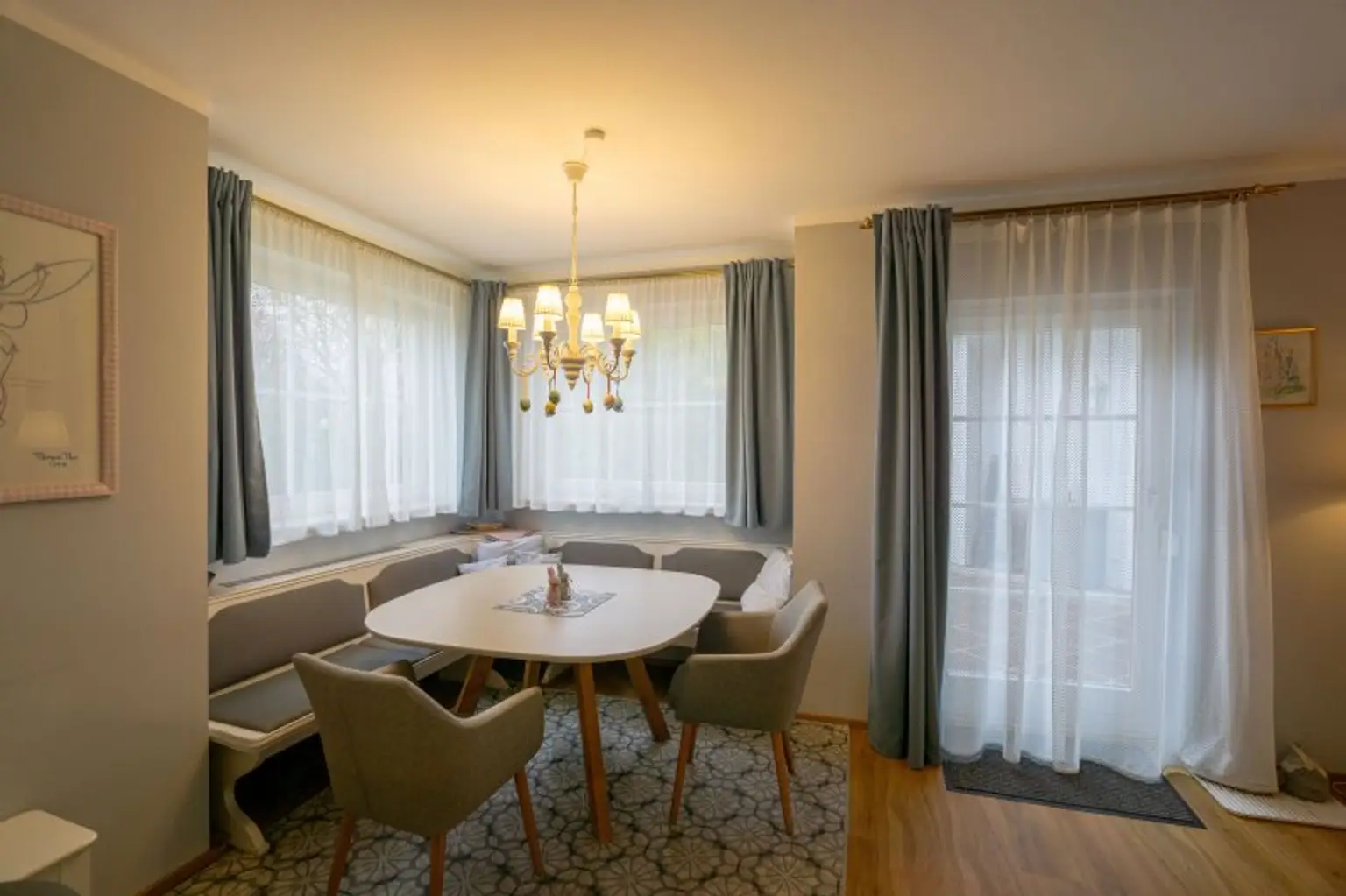 Essecke und Ausgang auf die Gartenterrasse