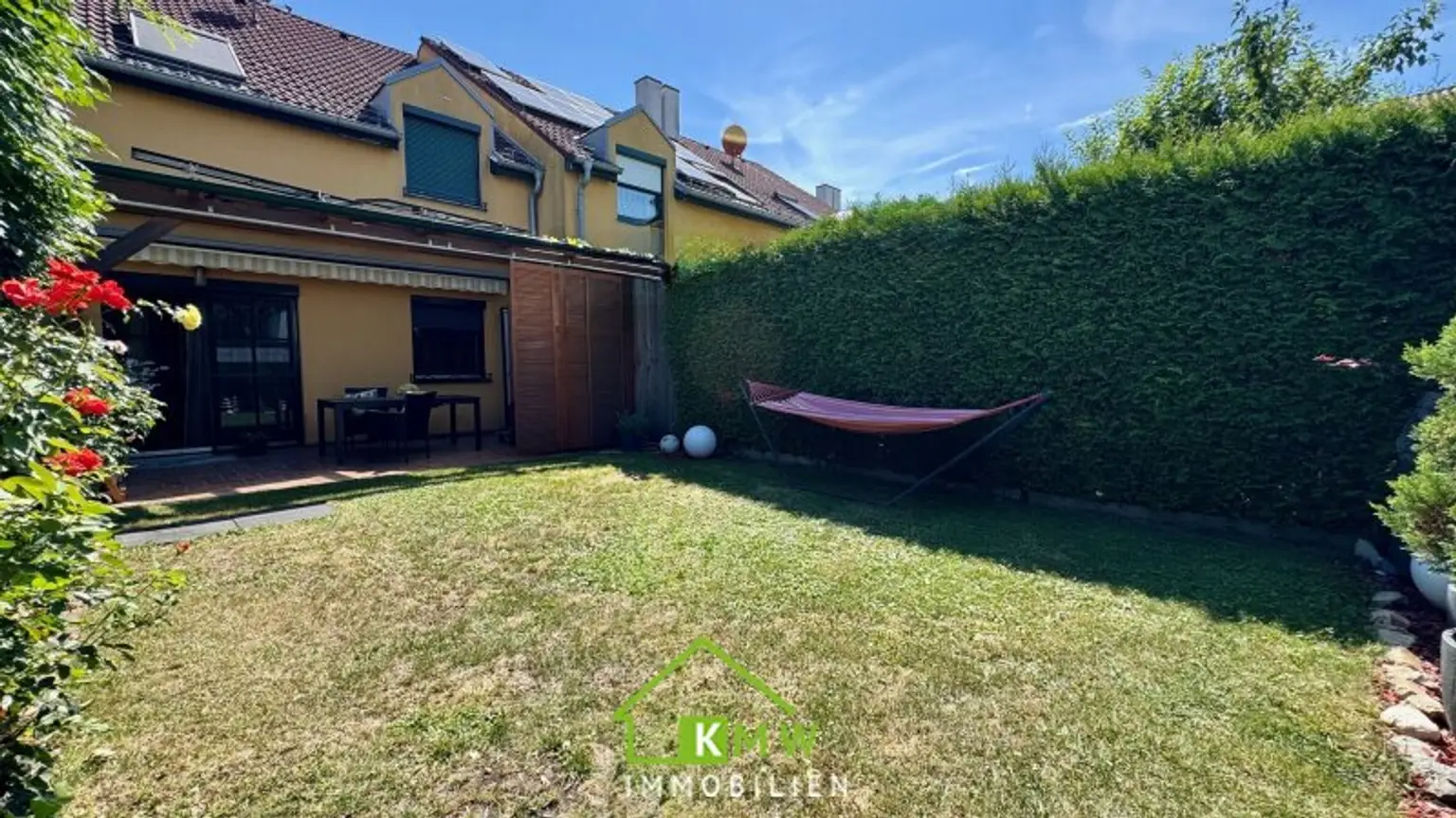 Familienglück: saniertes, gepflegtes Reihenhaus mit Keller, Garten und Terrasse