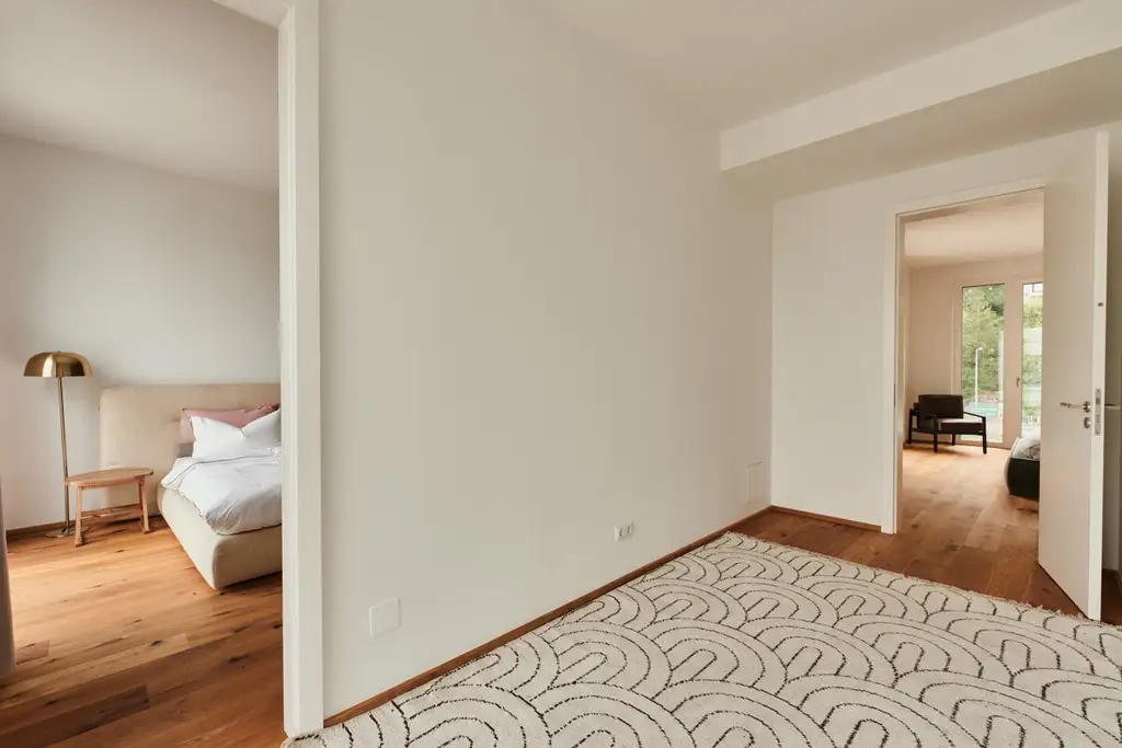 Exklusiv am Wasser: 6-Zimmer-Wohnung mit 45m2 Freifläche in erster Wasserlage