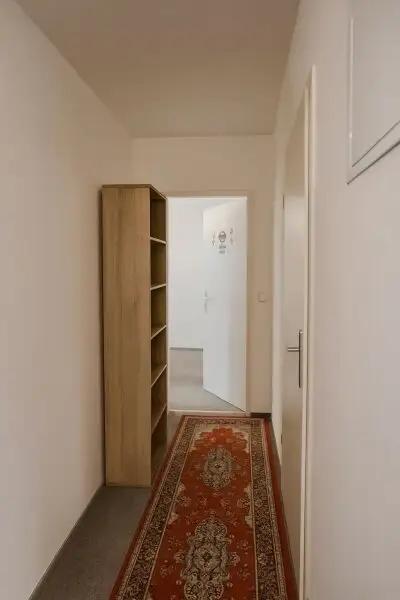 Bright 3-Room Apartment with Southeast-Facing Loggia in Prime Location – Near U1 Kagran & Donauzentrum