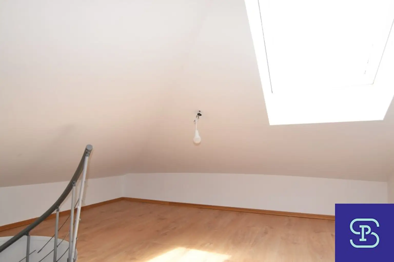 Sanierte 109m² DG-Wohnung mit Galerie Nahe Lainzer Tiergarten - 1130 Wien