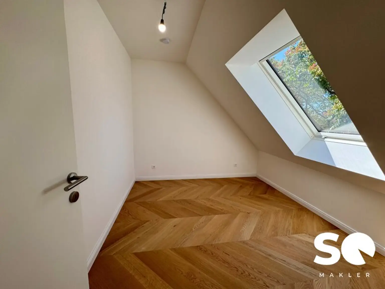 #SQ - ERSTBEZUG! HOCHWERTIG SANIERTE DACHGESCHOSSWOHNUNG - 3 ZIMMER