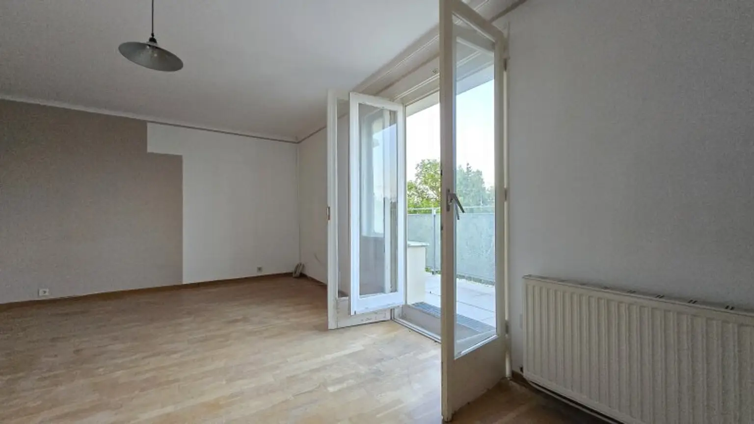 Traumhafter Grün-/Fernblick: 1-Zimmer-Wohnung mit Balkon - 4.Liftstock