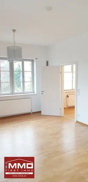 * ZENTRALE PÄRCHENWOHNUNG * 2-ZIMMER UND BALKON