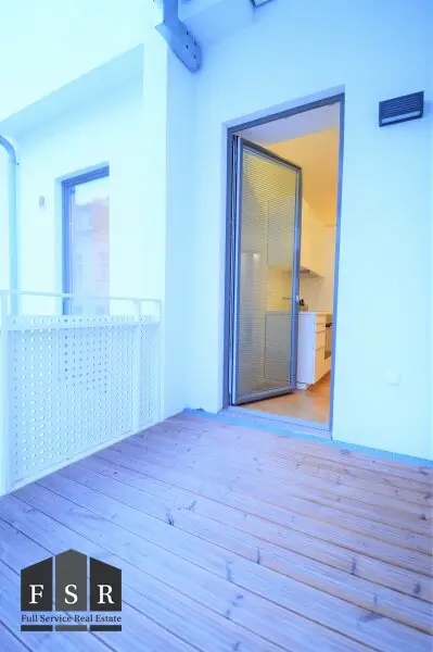 Alles da - Moderne und elegante Altbauwohnung mit Balkon in bester Lage + 1x Garagenplatz und Einbauküche im Preis inkludiert