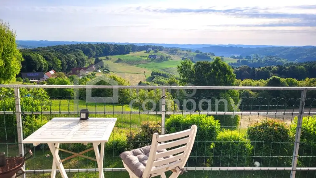 Provisionsfrei! Charmantes Zuhause mit Potenzial und Panoramablick bis zur Riegersburg