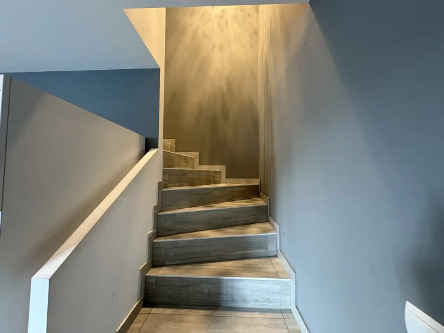 Exklusive Dachgeschoss-Wohnung: 4 Zimmer & 3 Terrassen (Heizkosten inkl.)