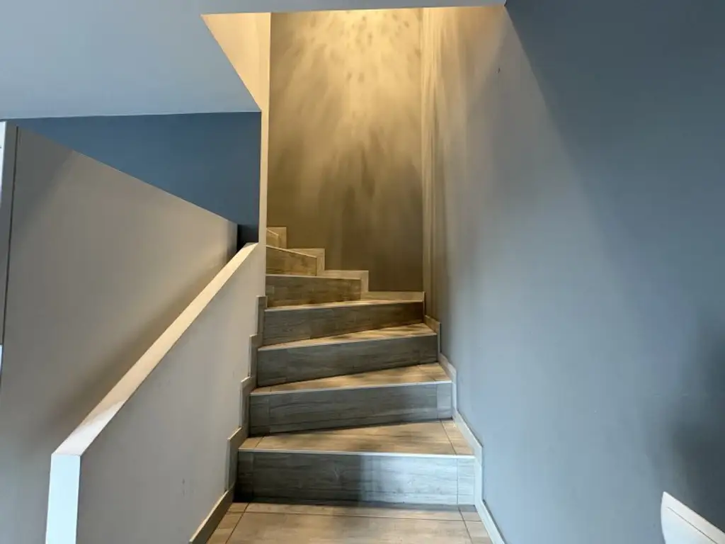 Exklusive Dachgeschoss-Wohnung: 4 Zimmer & 3 Terrassen (Heizkosten inkl.)