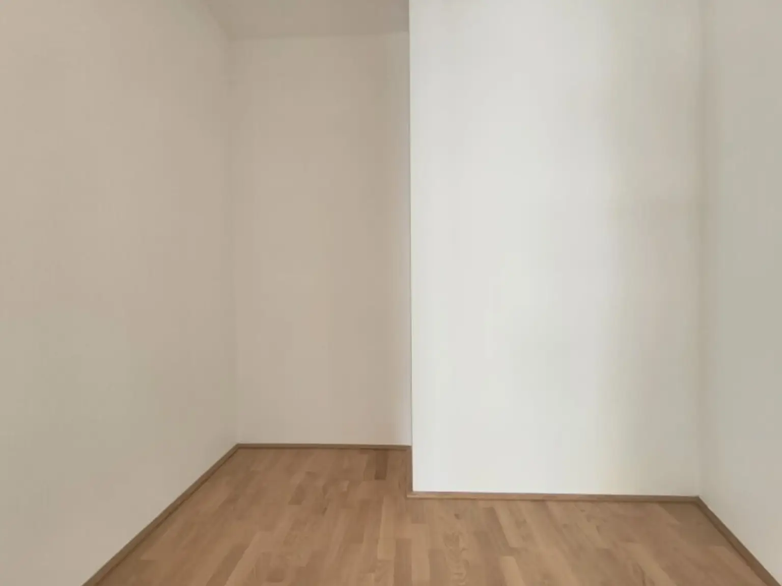 3 Zimmer Gartenwohnung in ruhiger Lage - Terrasse & Garten Hofseitig - Badewanne & Dusche - Garagenplatz vorhanden