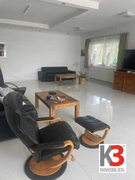 K3 - TOP GELEGENHEIT! Wunderschönes großes Wohnhaus mit großem Garten. Elegante und hochwertige Ausstattung. Ruhige Lage. Großer Keller mit Werkausstattung. Preis reduziert.