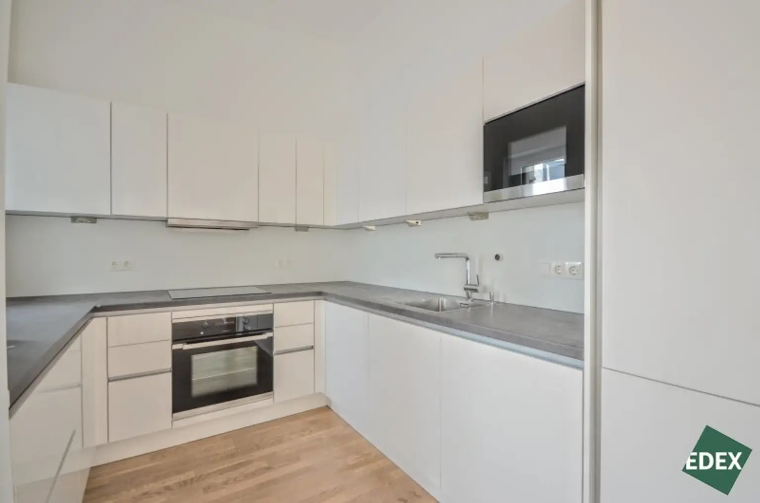 Klimatisierte 4-Zimmer-Wohnung mit Terrasse nahe der Wiener Innenstadt (optional mit PKW-Stellplatz)