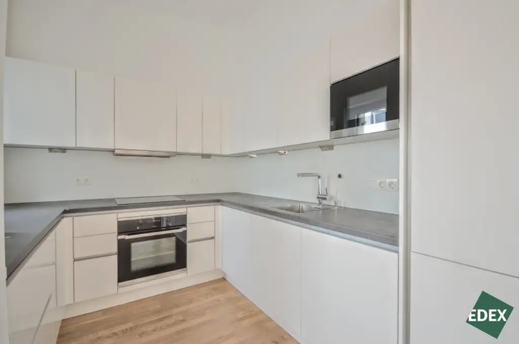 Klimatisierte 4-Zimmer-Wohnung mit Terrasse nahe der Wiener Innenstadt (optional mit PKW-Stellplatz)