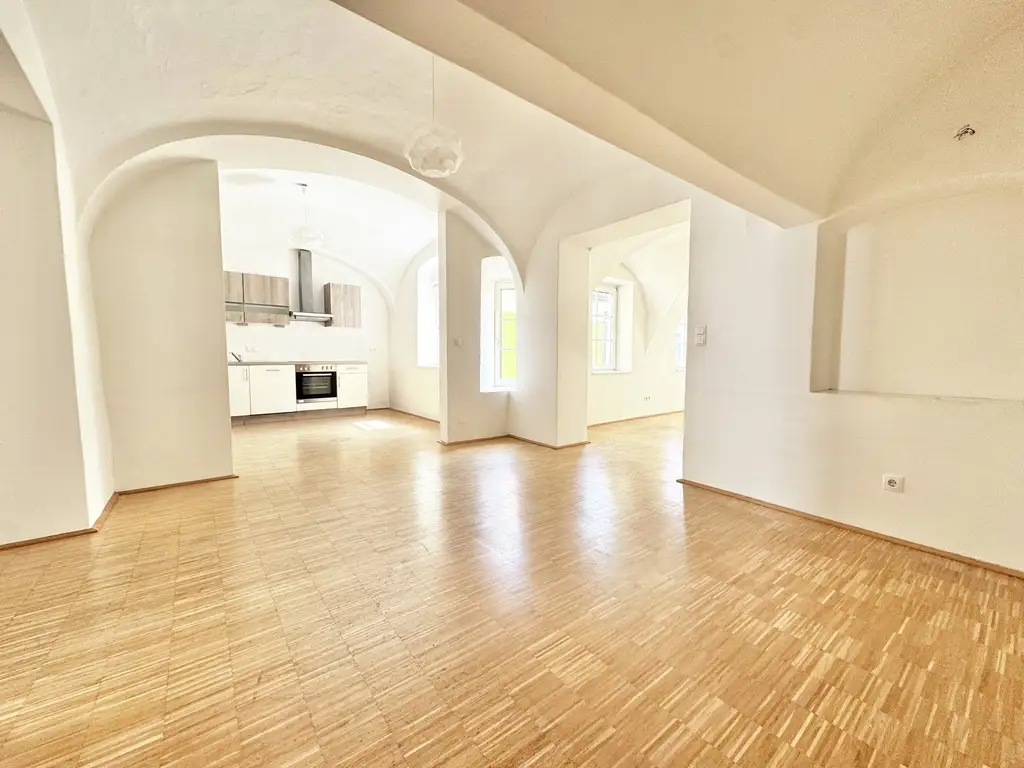 TOPLAGE NÄHE RATHHAUS | OPTIMAL AUFGETEILTE 4 ZIMMER MIT TERRASSE | TOP-BÜRO IN KORNEUBURG