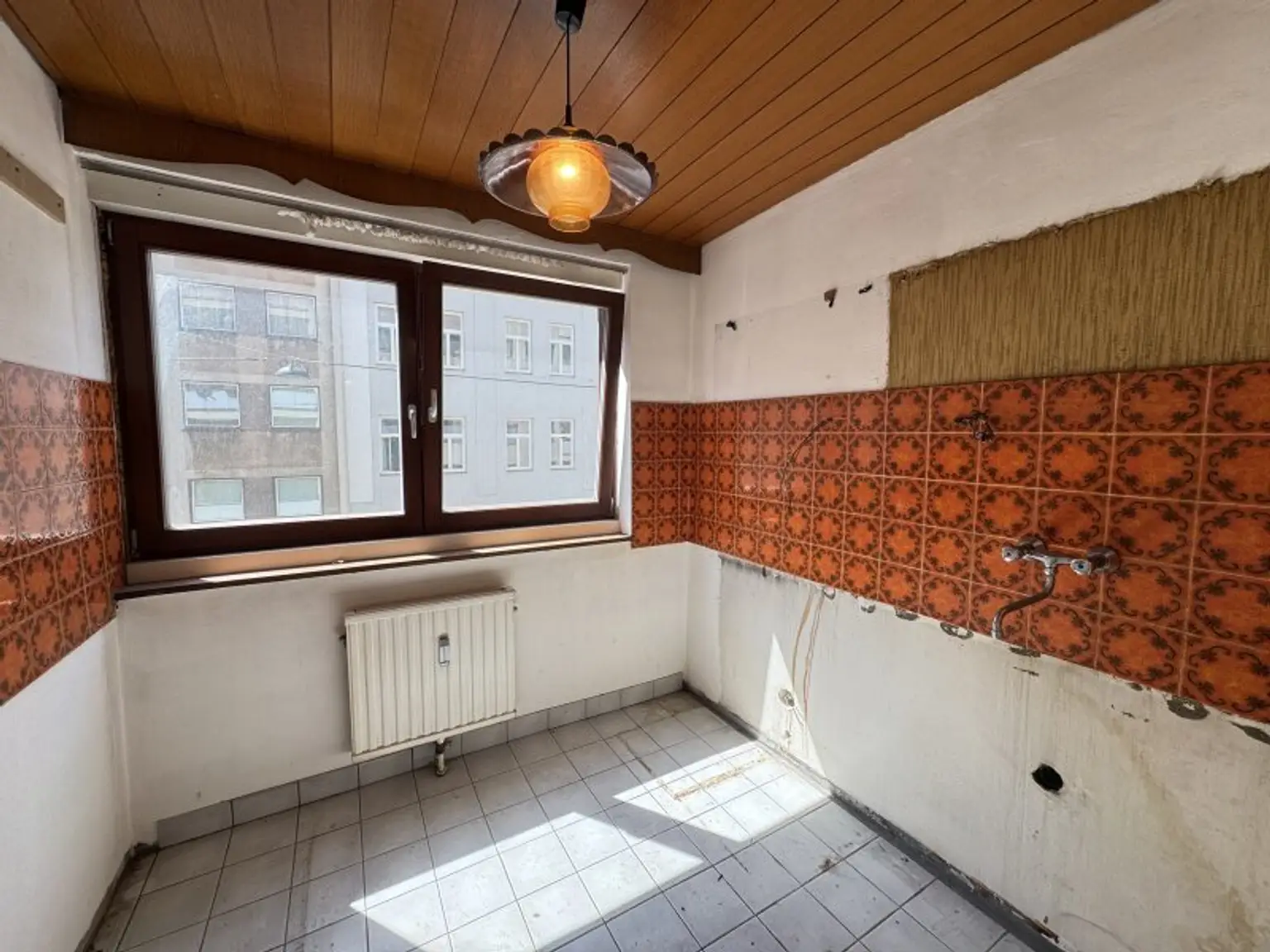 Charmante 3-Zimmer-Wohnung in 1140 Wien – Ihre Sanierungschance mit Loggia!