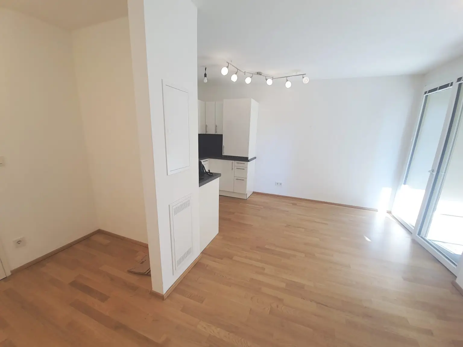 Neubauwohnung mit 2 Zimmern und Balkon im Laend Yard