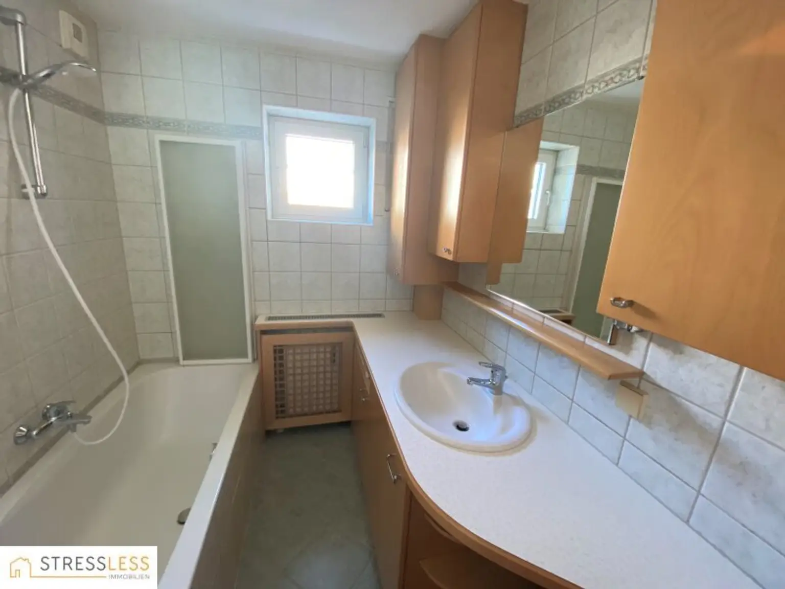 Top gepflegte 3 Zimmer-Wohnung mit Loggia in absoluter Grünruhelage