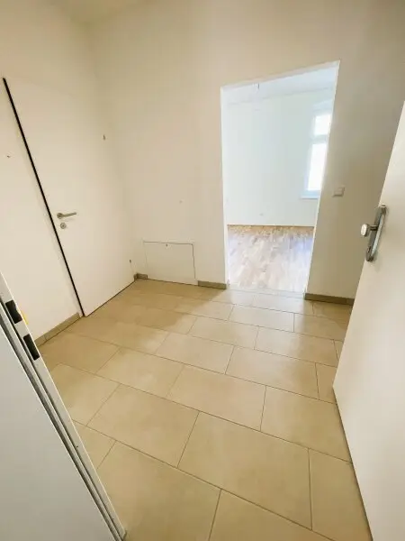 Sehr gut aufgeteilte 2-Zimmer Wohnung mit Loggia und Einbauküche!