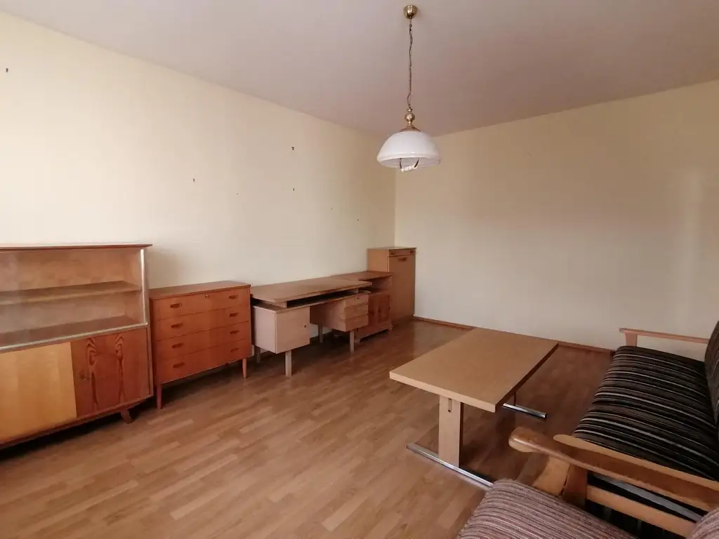 Wohnung mit Sanierungsbedarf – 74 m² Wohnfläche + Loggia und Kellerabteil