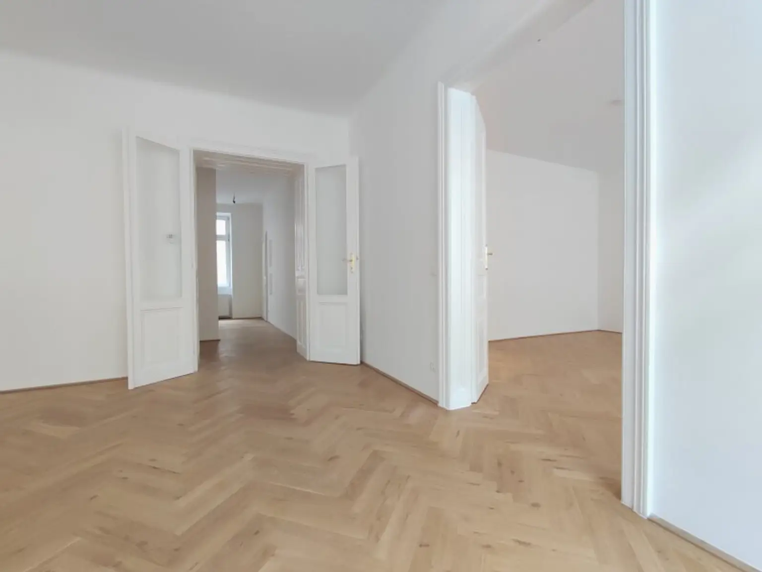 Altbaujuwel mit Erstbezug und U-Bahn Nähe! 3 Zimmer! Nähe Servitenviertel!
