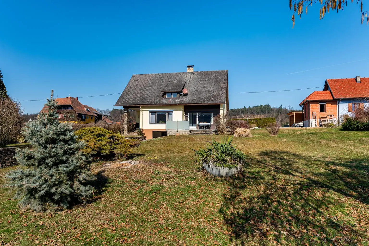 Ansicht mit Garten aus Süden