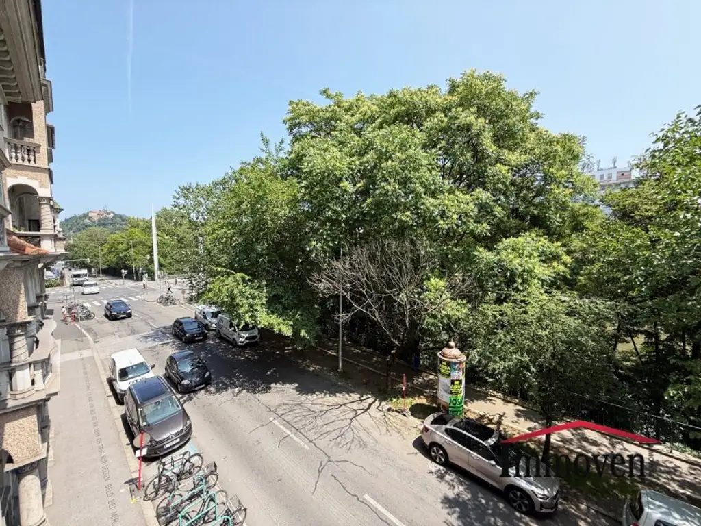 UNBEFRISTET - Helle, sanierte 2-Zimmerwohnung mit schönem Ausblick!