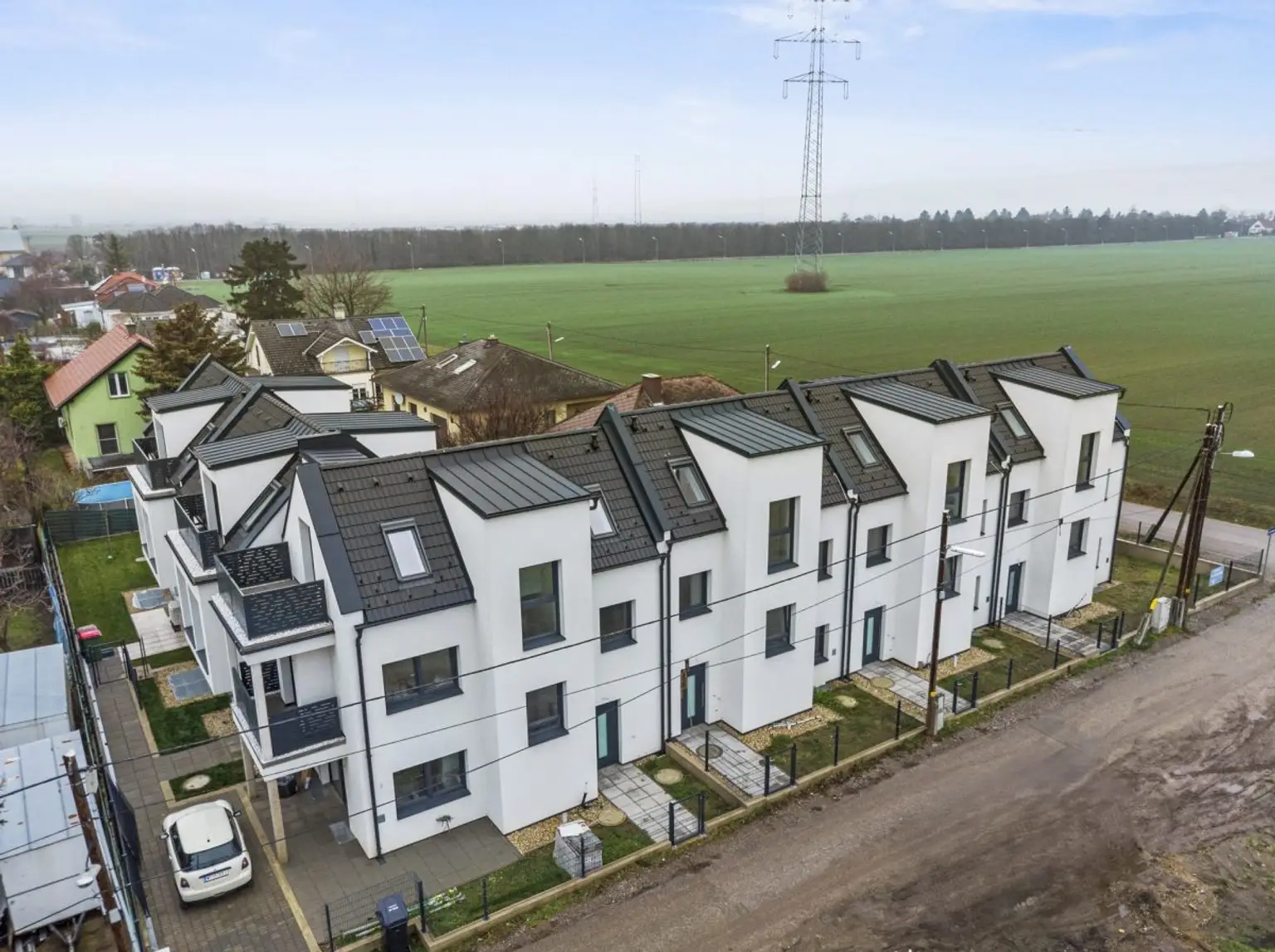 20 | ++ NEU ++ REIHENHAUS mit Balkon, Terrasse und Wohnkeller in NEUESSLING | Prima Service Immobilien