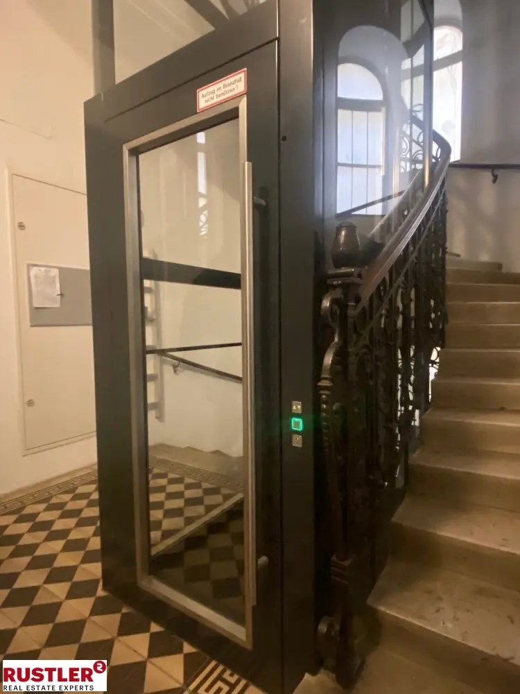 Repräsentative Altbauwohnung im Zentrum mit Balkon