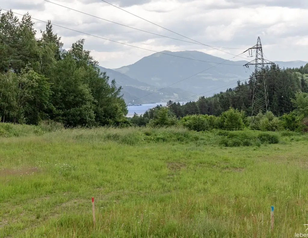 An neuer Siedlung angrenzend. Alleinlage mit Seeblick und Wald - Seeboden/Lurnbichl.