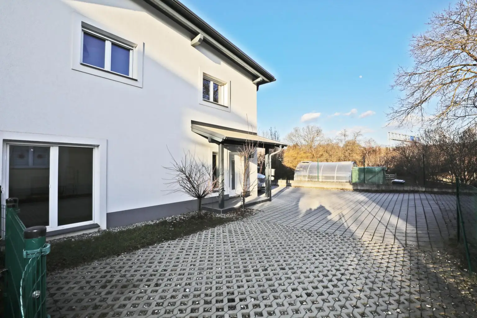 Neuwertige, moderne Doppelhaushälfte zum Verkauf