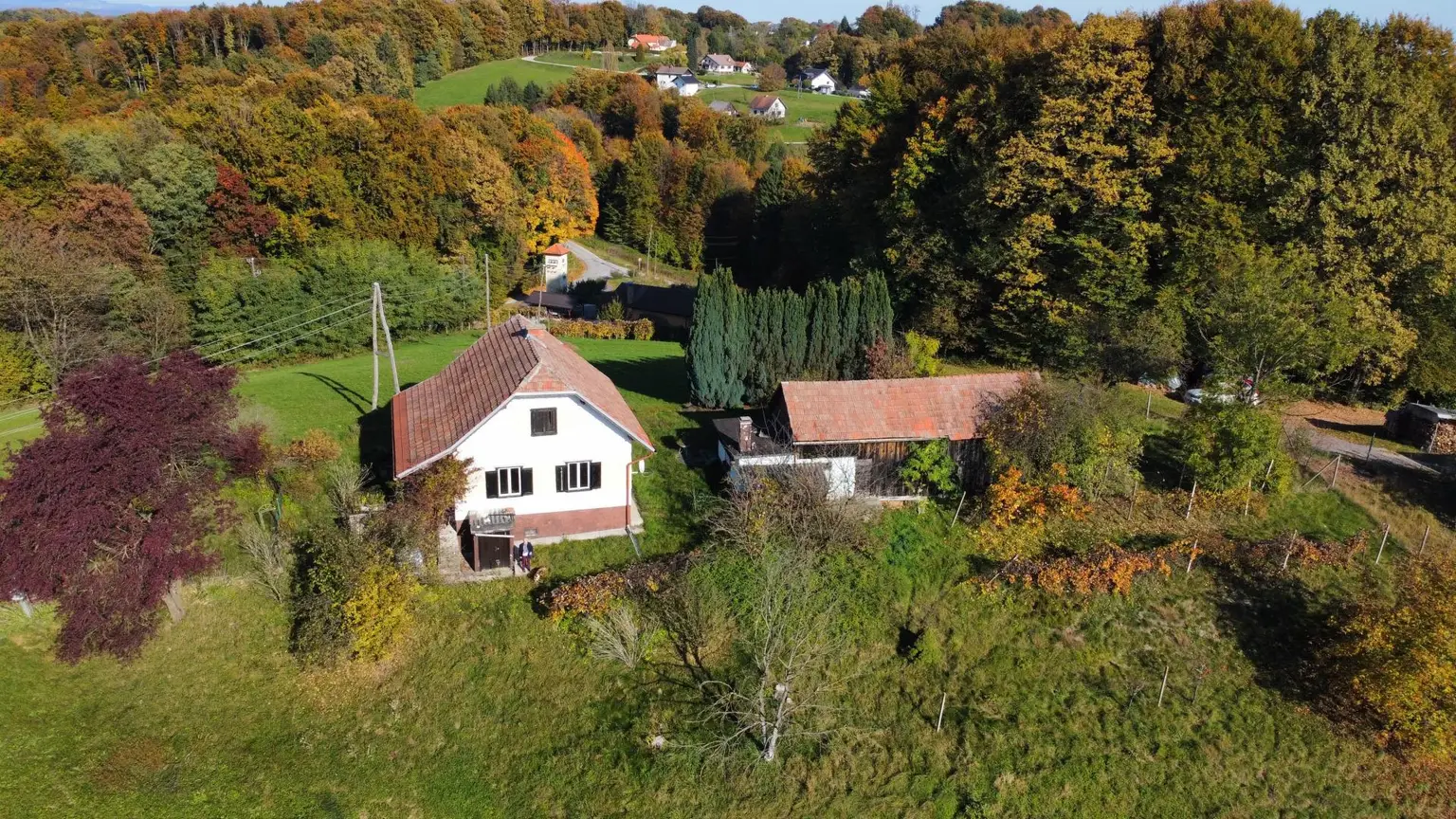 SLOWENIEN!!! Sanierungsbedürftiges Knusperhäuschen in einmaliger Aussichtslage!