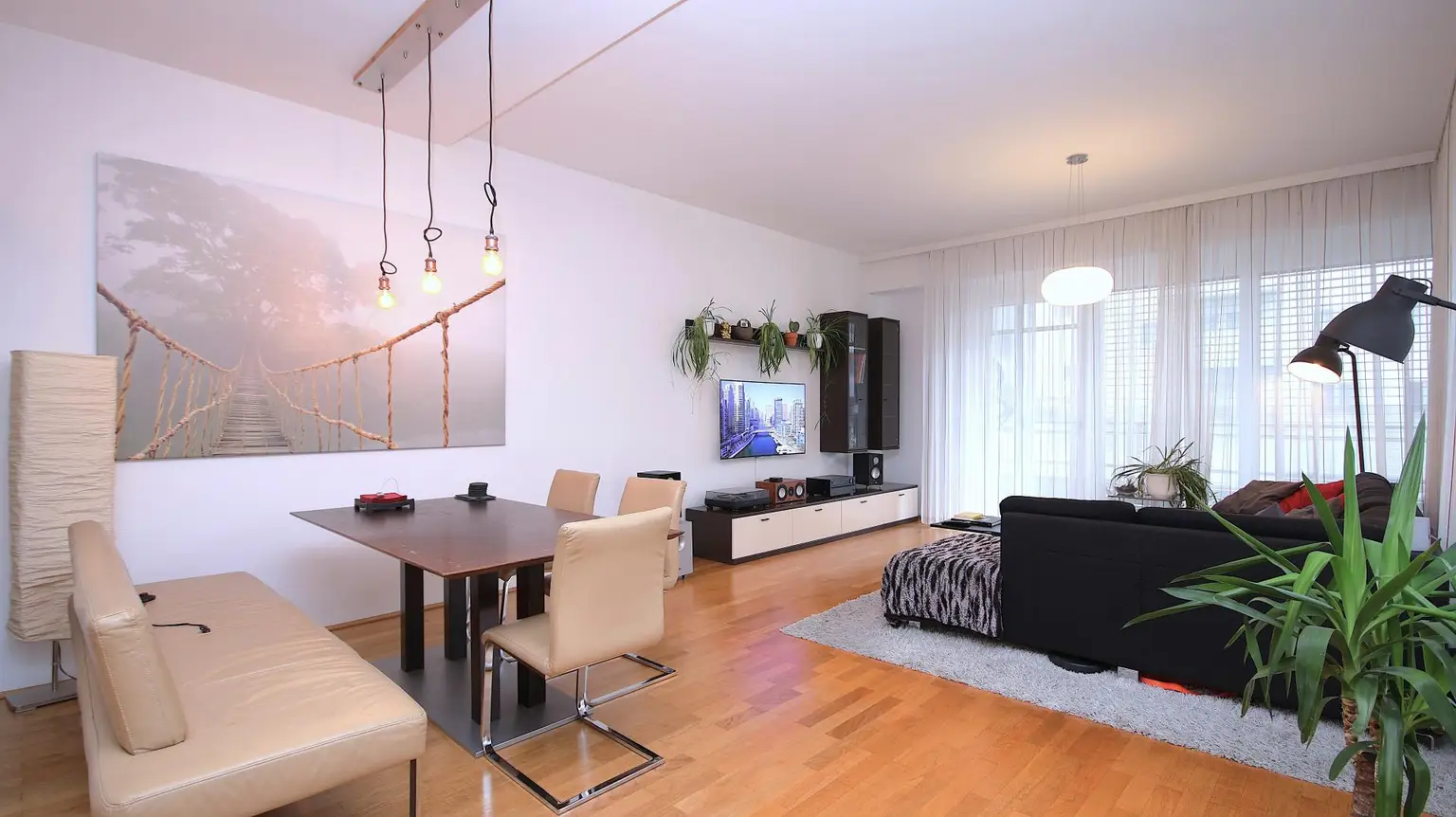 Wohnbereich + Esstisch