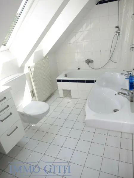 PROVISIONSFREI: PENTHOUSE MIT TERRASSE, LIFT UND KLIMA-ANLAGE IN HIETZINGER VILLA!